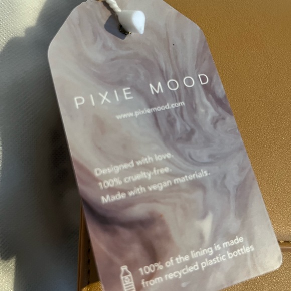 Pixie Mood Zoe Crossbody Bag Purse in Honey and a FREE flower keychain - Picture 3 of 14